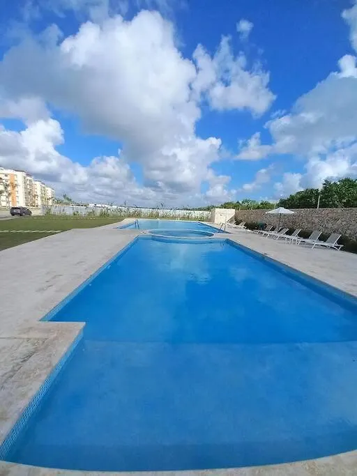 Pool Side بونتا كانا